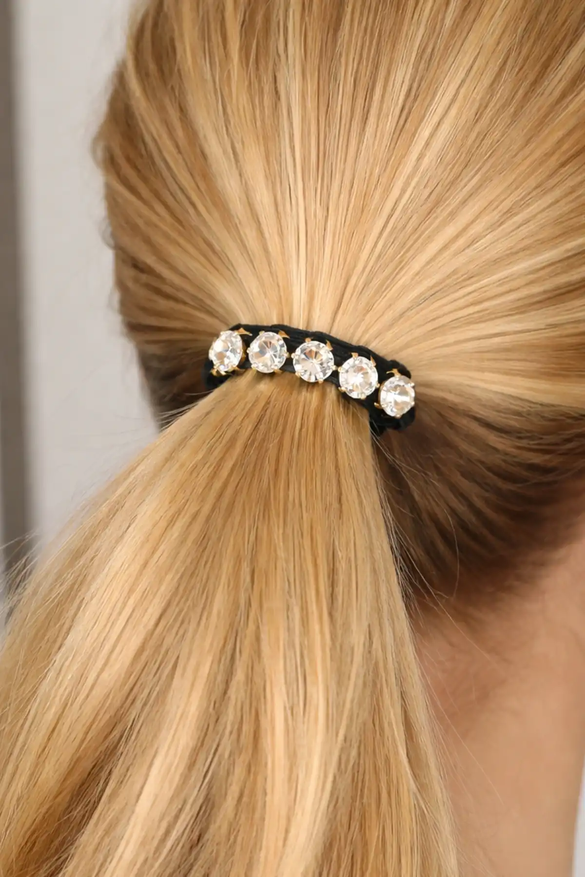 Siyah Renk Taşlı Lastik Toka