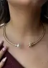 Altın Renk Aslan Figürlü İnci Detaylı Metal Choker Kolye
