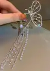 Gümüş Renk Taşlı Sallantılı Kelebek Figürlü Kulak Aksesuarı (Tek)