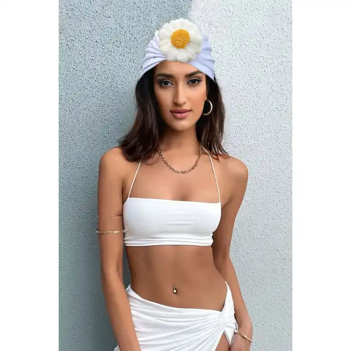 Beyaz Renk Çiçek Figürlü Saç Bandı/Saç Bonesi