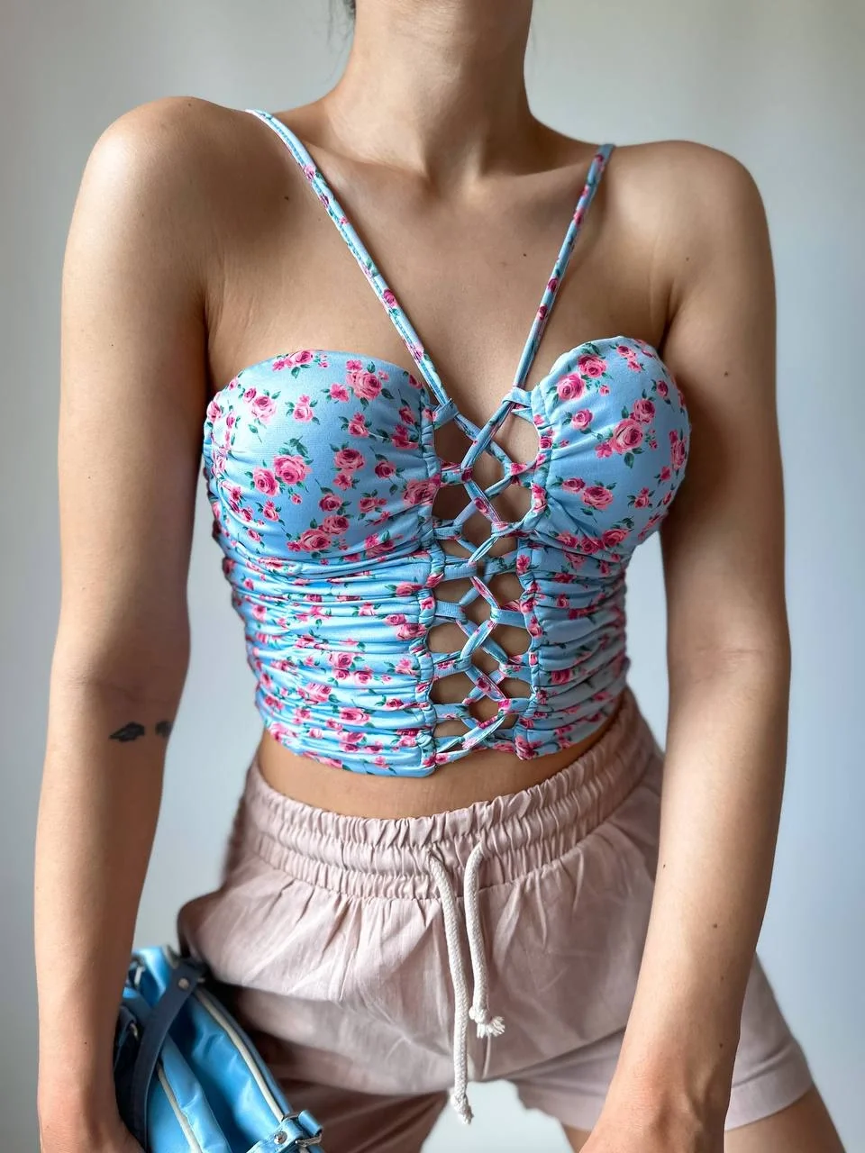 Bağlama Detaylı Çiçek Desenli Mavi Crop