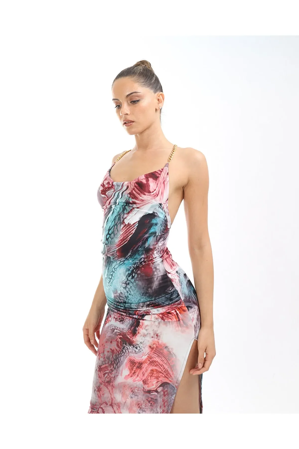 Degaje Yaka Zincir Askılı Maxi Boy Kırmızı Elbise