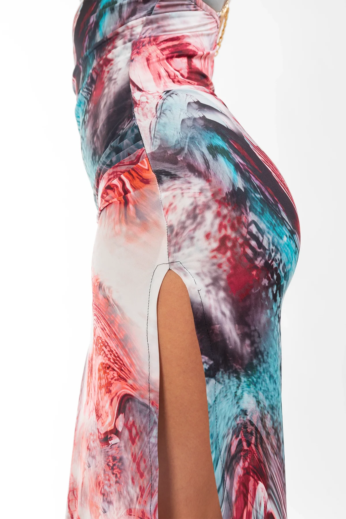 Degaje Yaka Zincir Askılı Maxi Boy Kırmızı Elbise