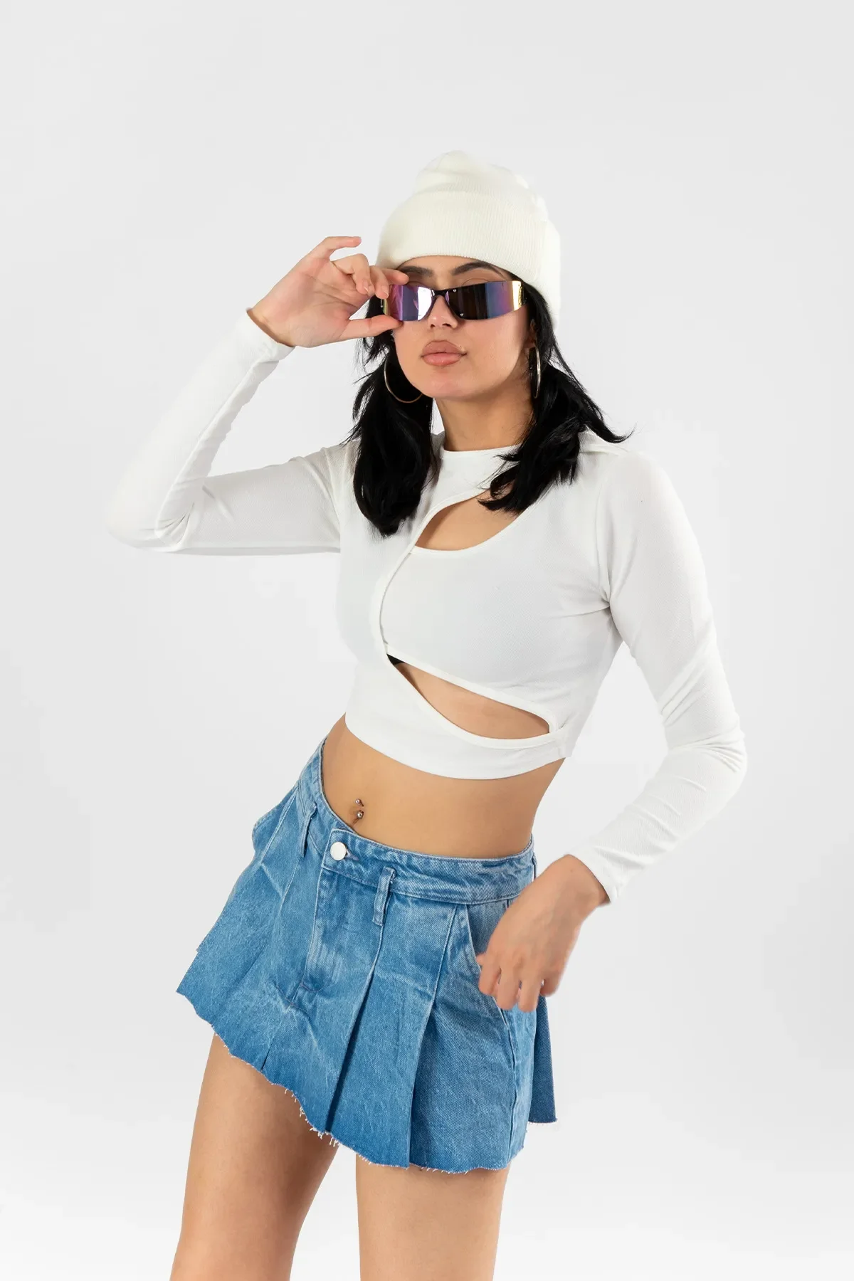 Göğüs Dekolteli Çift Pencereli Kadın Beyaz Crop