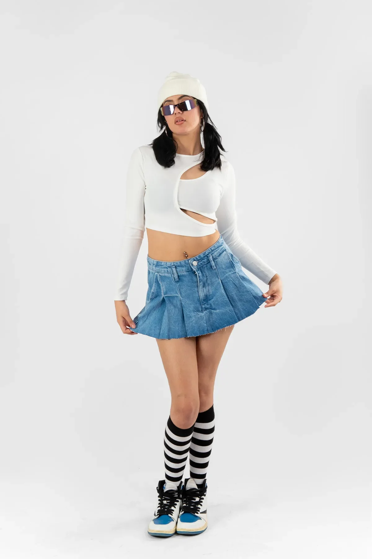 Göğüs Dekolteli Çift Pencereli Kadın Beyaz Crop