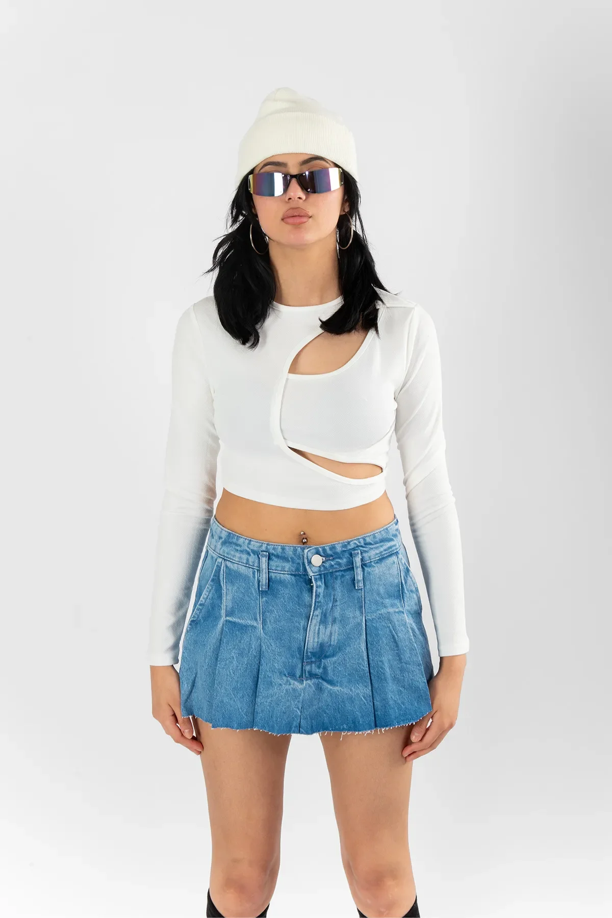 Göğüs Dekolteli Çift Pencereli Kadın Beyaz Crop