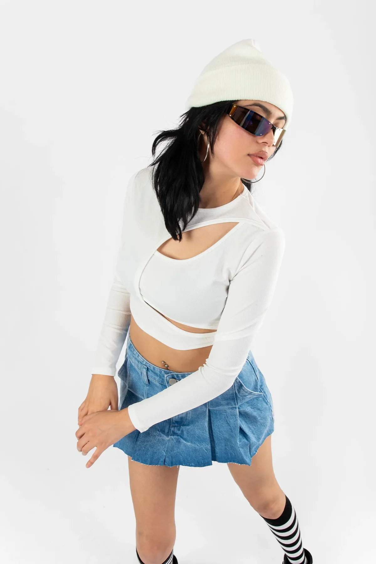 Göğüs Dekolteli Çift Pencereli Kadın Beyaz Crop