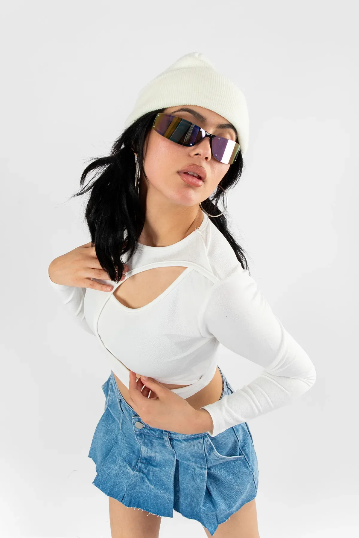 Göğüs Dekolteli Çift Pencereli Kadın Beyaz Crop