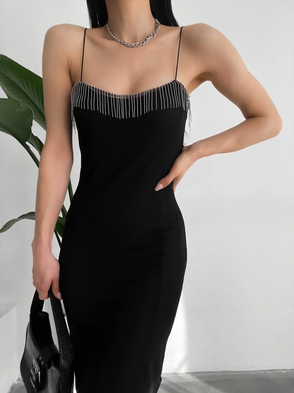 İnce Askılı Fitilli Zincir Detaylı Mini Elbise