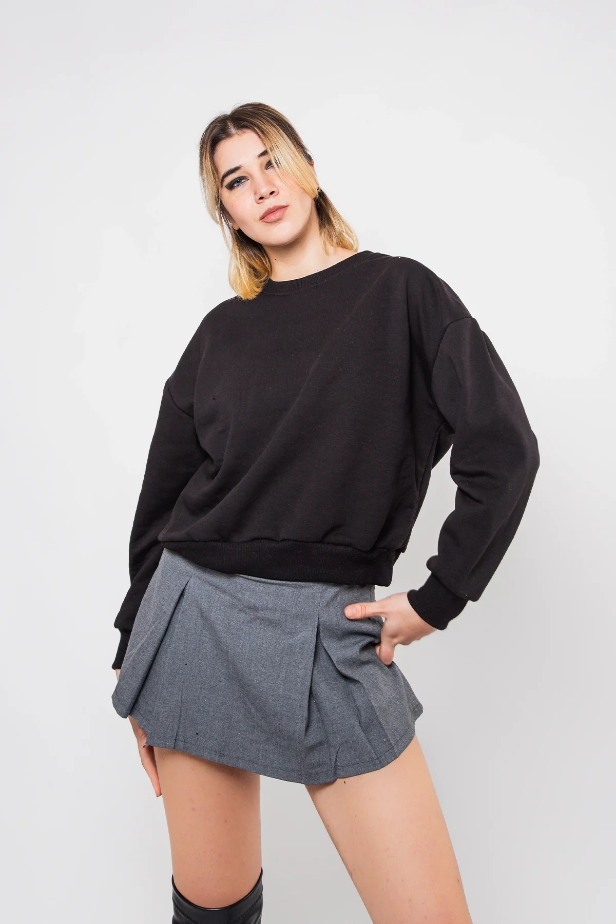 Kapüşonsuz Relaxed Fit Kadın Beyaz Basic Sweatshirt
