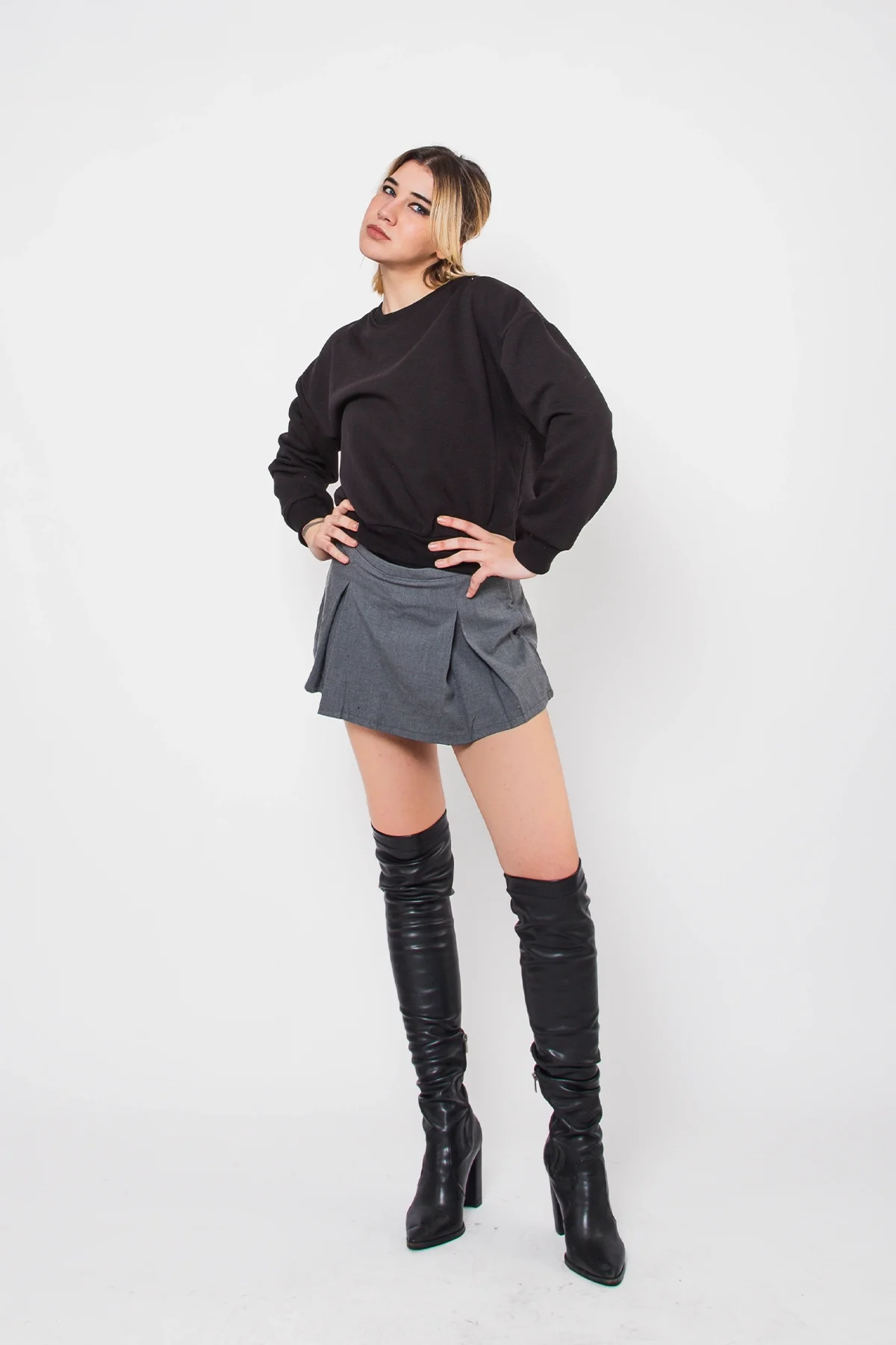 Kapüşonsuz Relaxed Fit Kadın Beyaz Basic Sweatshirt