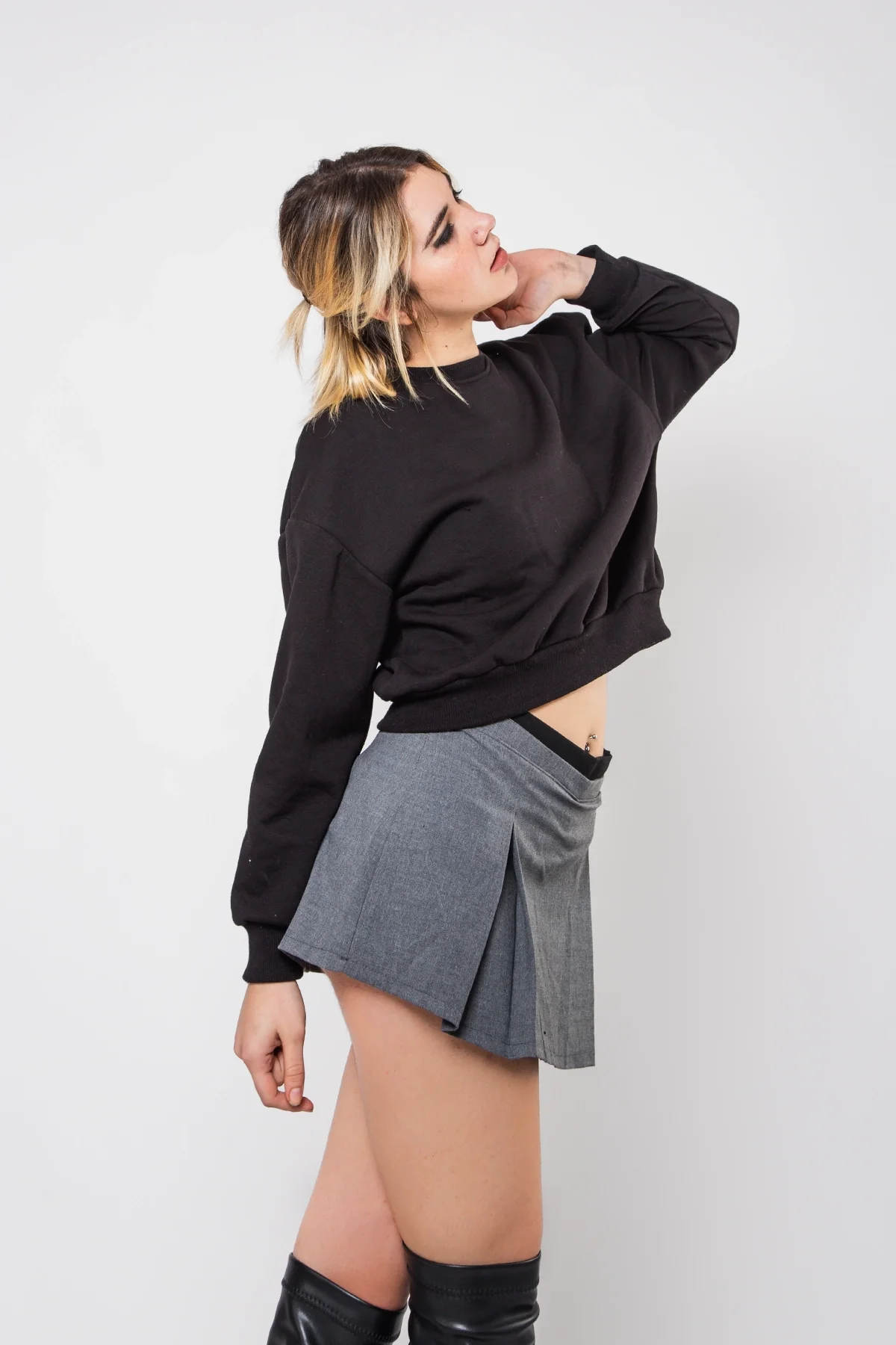 Kapüşonsuz Relaxed Fit Kadın Beyaz Basic Sweatshirt