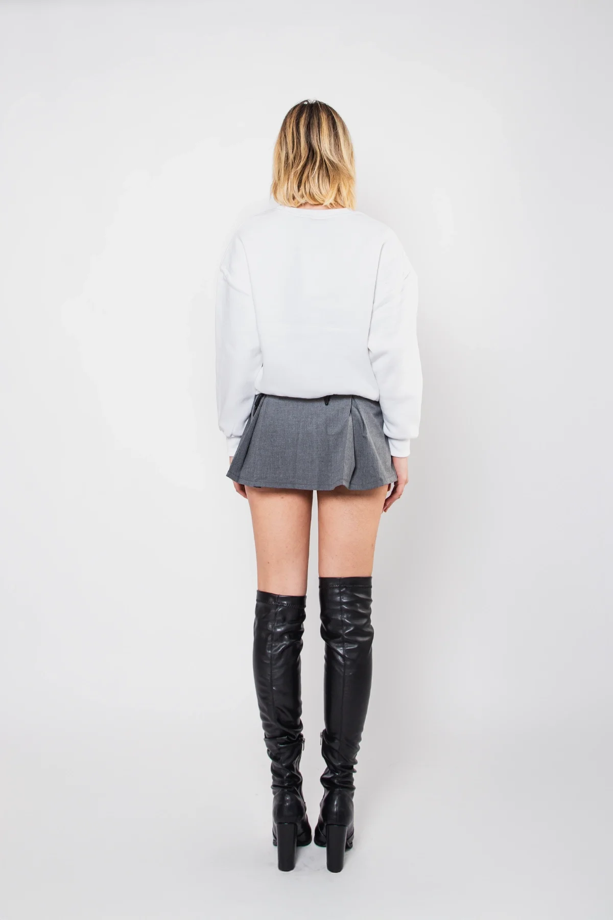 Kapüşonsuz Relaxed Fit Kadın Siyah Basic Sweatshirt