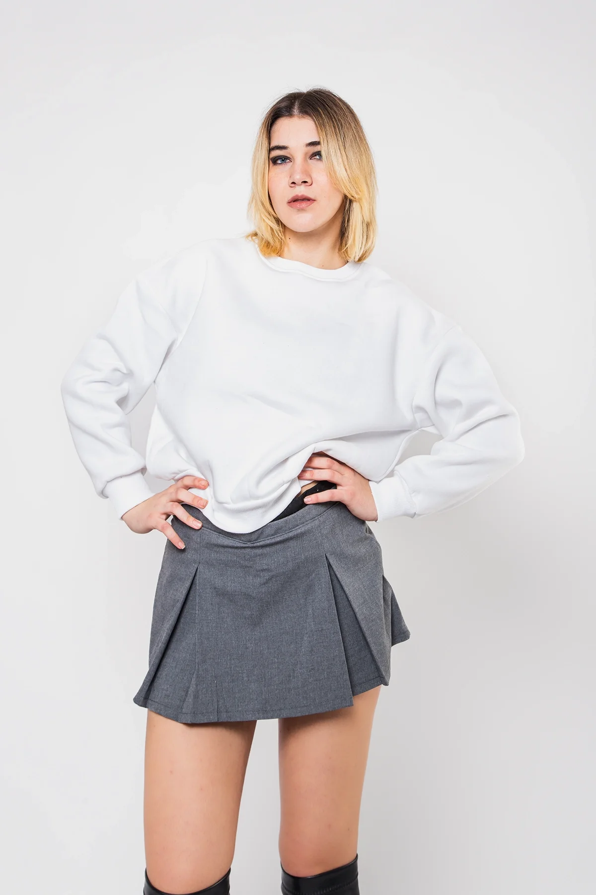 Kapüşonsuz Relaxed Fit Kadın Siyah Basic Sweatshirt