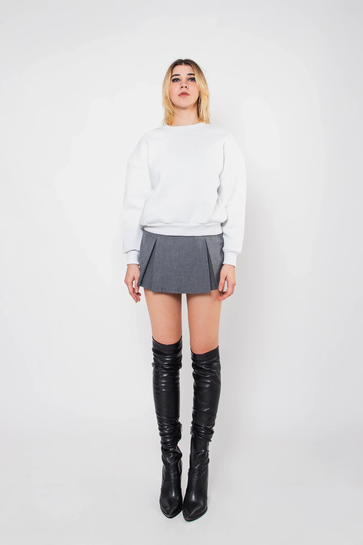 Kapüşonsuz Relaxed Fit Kadın Siyah Basic Sweatshirt