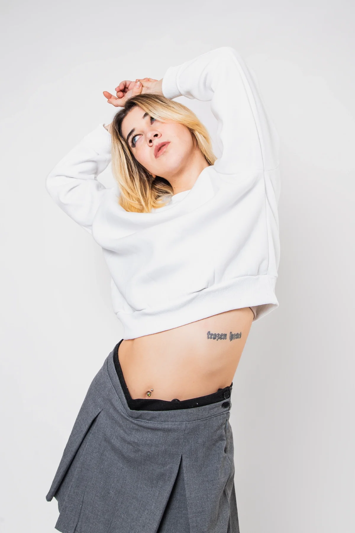 Kapüşonsuz Relaxed Fit Kadın Siyah Basic Sweatshirt