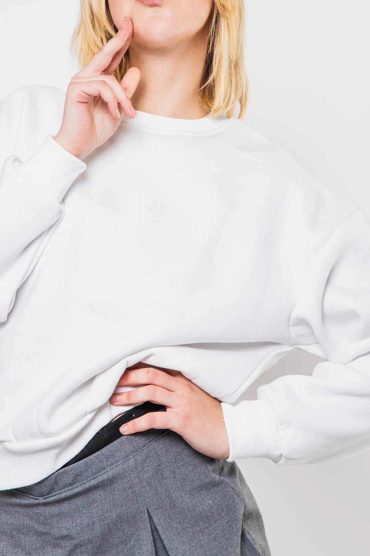 Kapüşonsuz Relaxed Fit Kadın Siyah Basic Sweatshirt