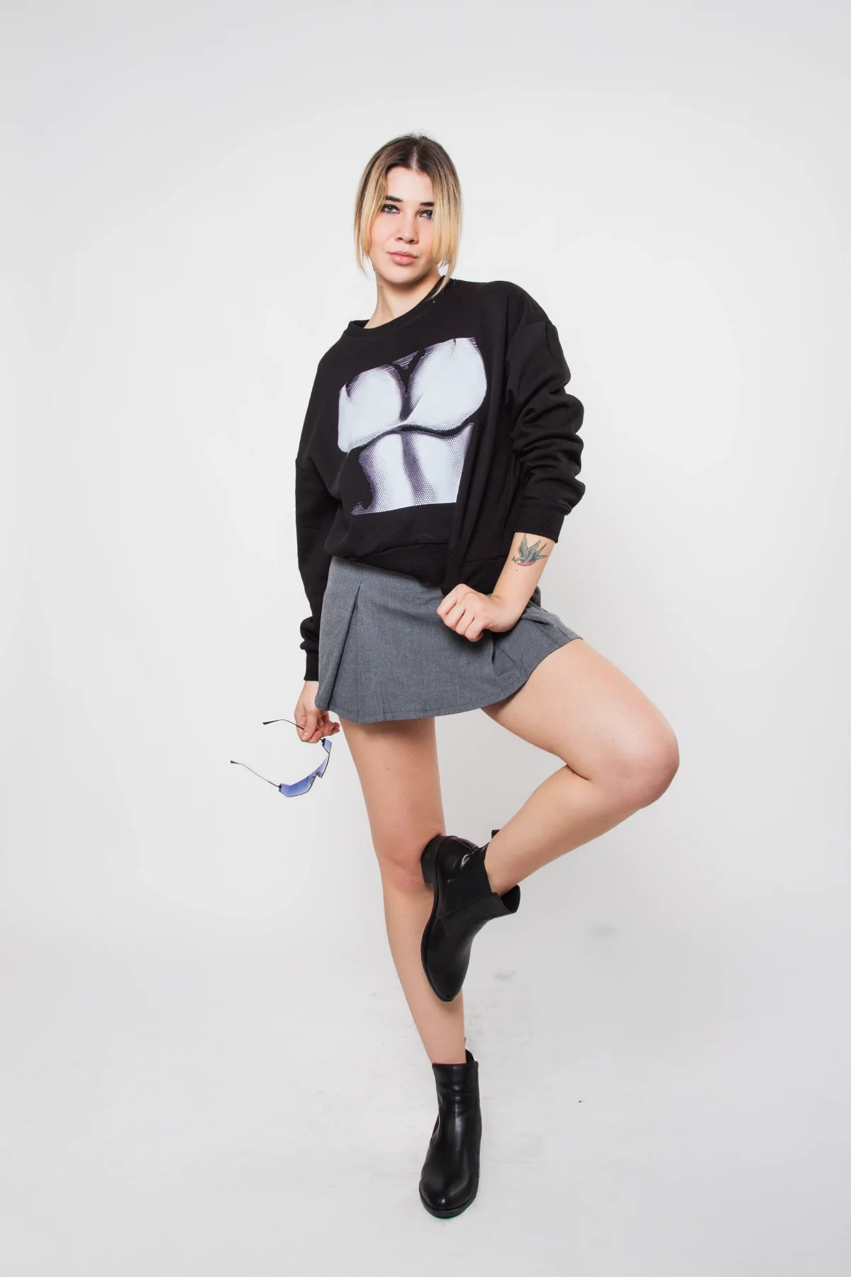 Silhouette Boobs Baskılı Kapüşonsuz Relaxed Fit Kadın Siyah Sweatshirt
