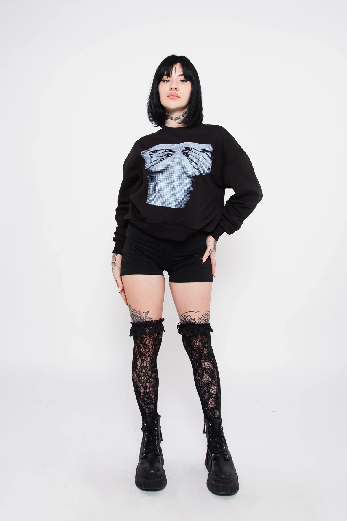 Silhouette Boobs V2 Baskılı Kapüşonsuz Relaxed Fit Kadın Siyah Sweatshirt