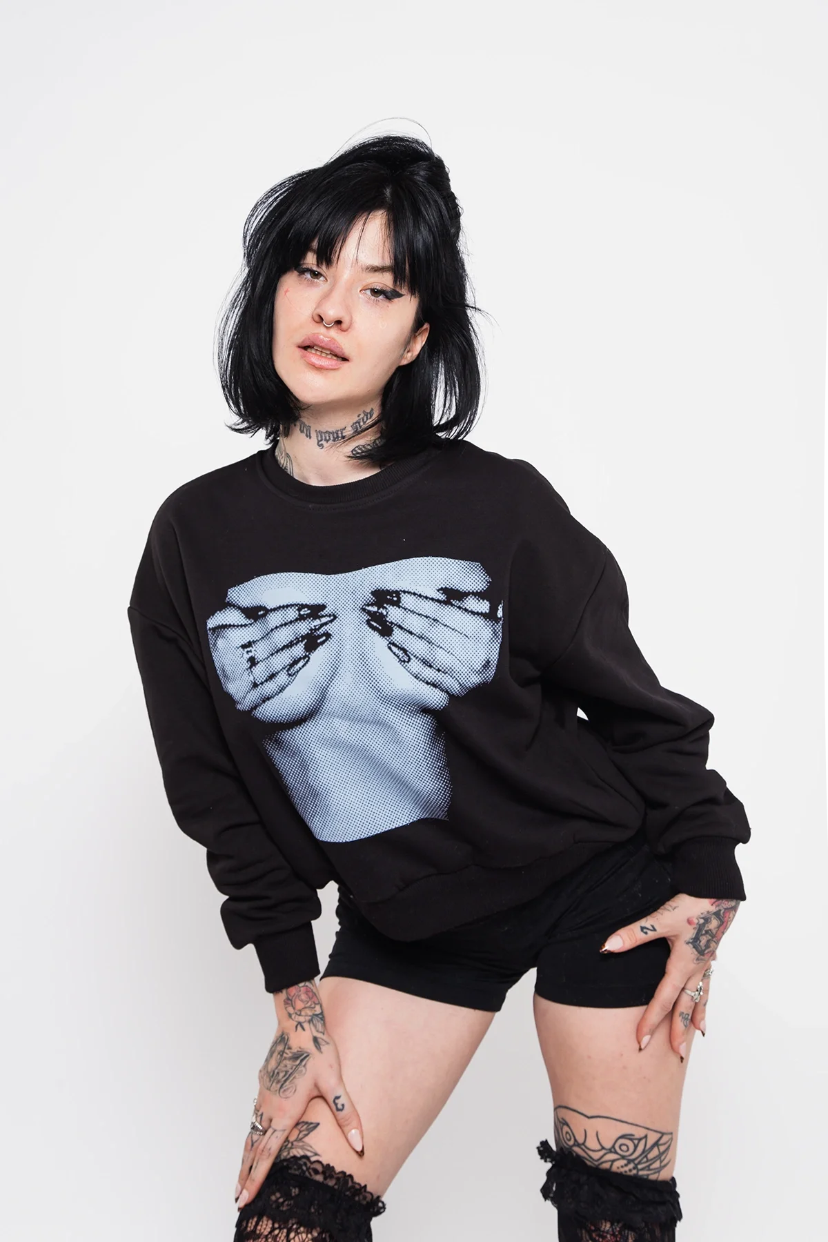 Silhouette Boobs V2 Baskılı Kapüşonsuz Relaxed Fit Kadın Siyah Sweatshirt