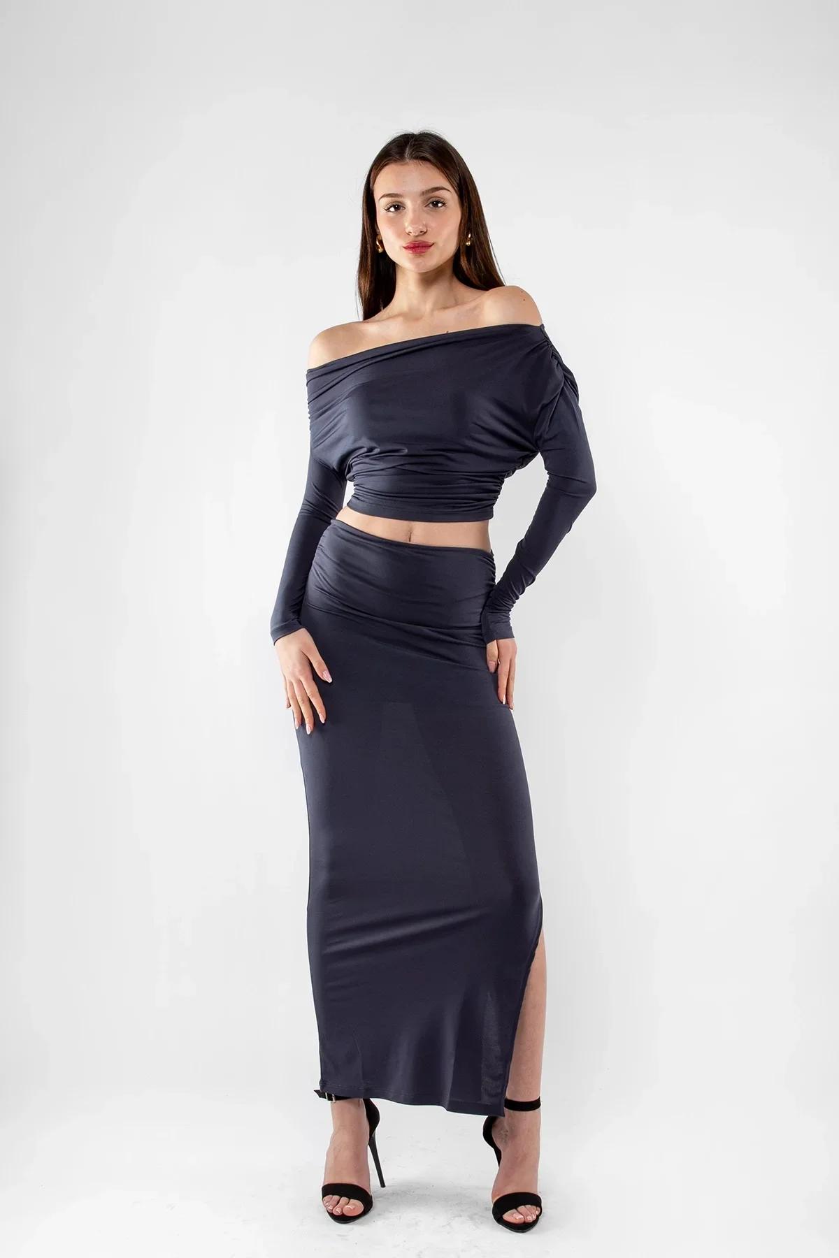 Yarım Omuz Yırtmaç Detaylı Büzgülü Sandy Kumaş Etekli Antrasit Takım