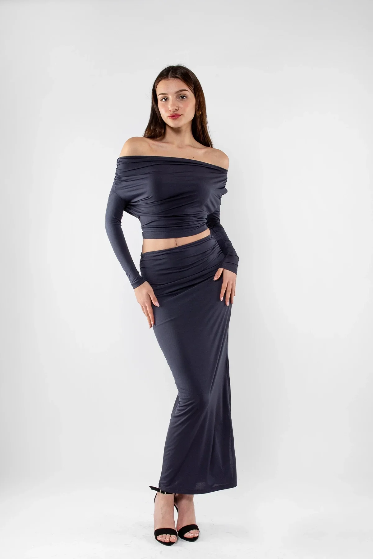 Yarım Omuz Yırtmaç Detaylı Büzgülü Sandy Kumaş Etekli Antrasit Takım