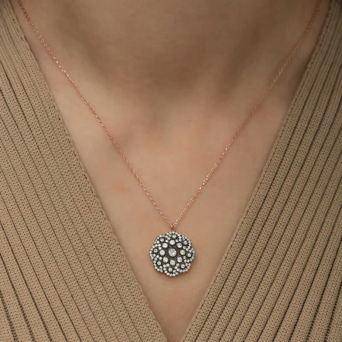 925 Ayar Gümüş Çiçek Desenli Elmas Montür Kolye T5099 (599599)