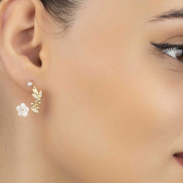 925 Ayar Gümüş Gold Sedef Çiçek Çivili Kadın Küpe T7548 (599599)