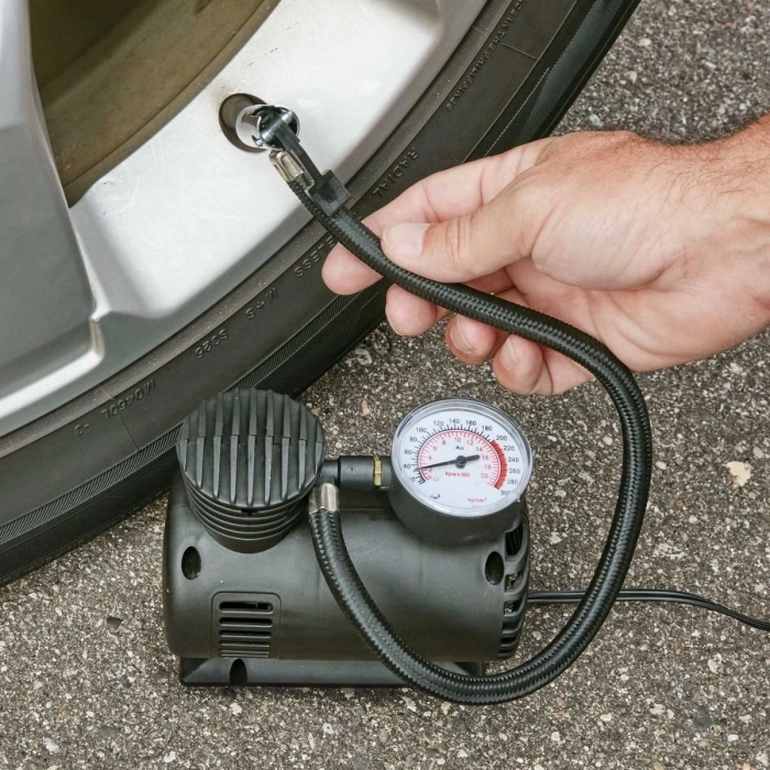 300 PSI Güçlü Taşınabilir Hava Kompresörü–Araba, Motosiklet, Bisiklet ve Top Şişirme İçin Elektrikli Fişli Çakmaklıklı Lastik Şişirme Pompası