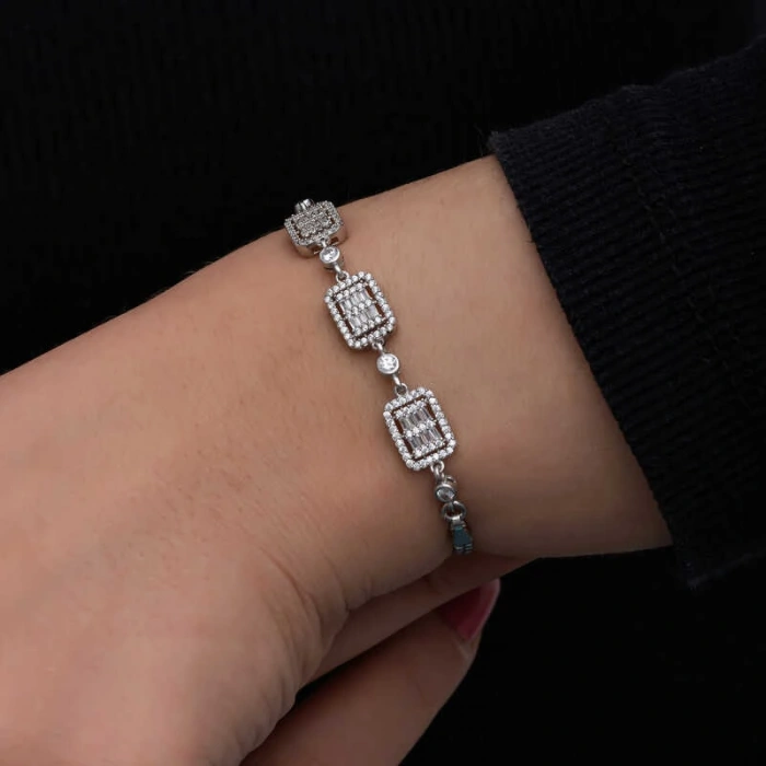 Byhodi 925 Ayar ​Gümüş Baget Taşlı Kadın Bileklik T8569 (599599)
