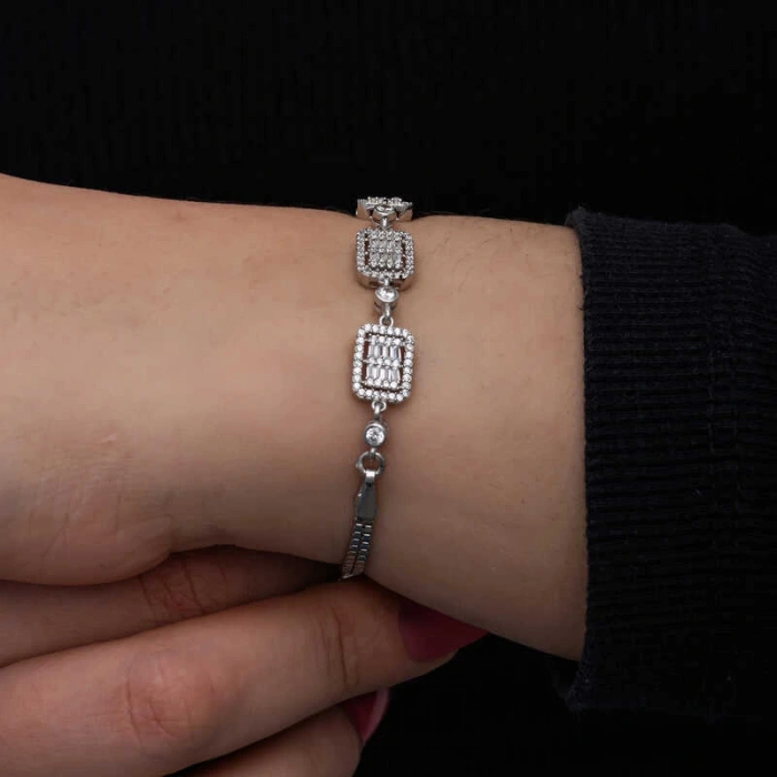 Byhodi 925 Ayar ​Gümüş Baget Taşlı Kadın Bileklik T8569 (599599)