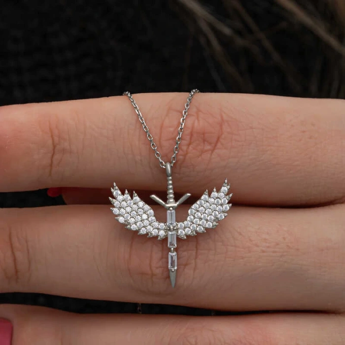 925 Ayar Gümüş Baget Taşlı Mikail Kılıcı Kadın Kolye T8663 (599599)