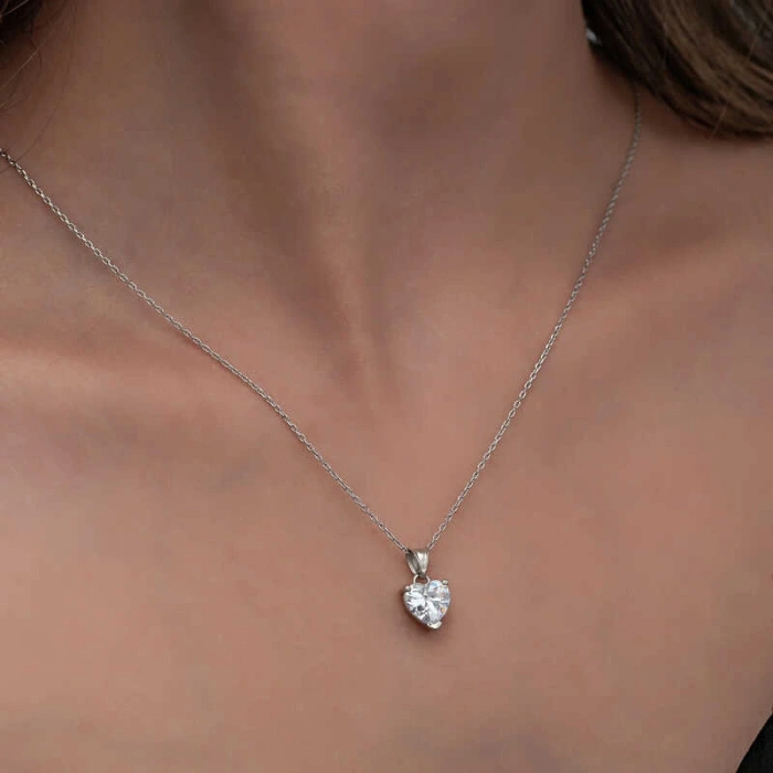 Byhodi 925 Ayar Gümüş Beyaz Taşlı Kalpli Kadın Kolye T8324 (599599)