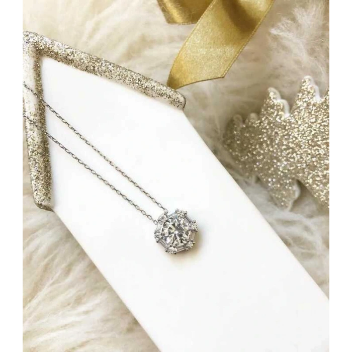 925 Ayar Gümüş Buz Beyazı Baget Taşlı Kolye T4884 (599599)