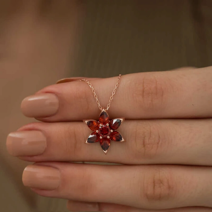 925 Ayar Gümüş Kırmızı Çiçek Kadın Gümüş Kolye T5158 (599599)