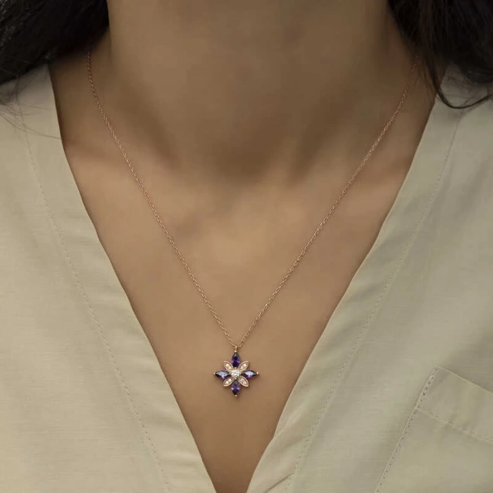 Byhodi 925 Ayar Gümüş Mor Taşlı Umut Çiçeği Gümüş Kolye T6018 (599599)