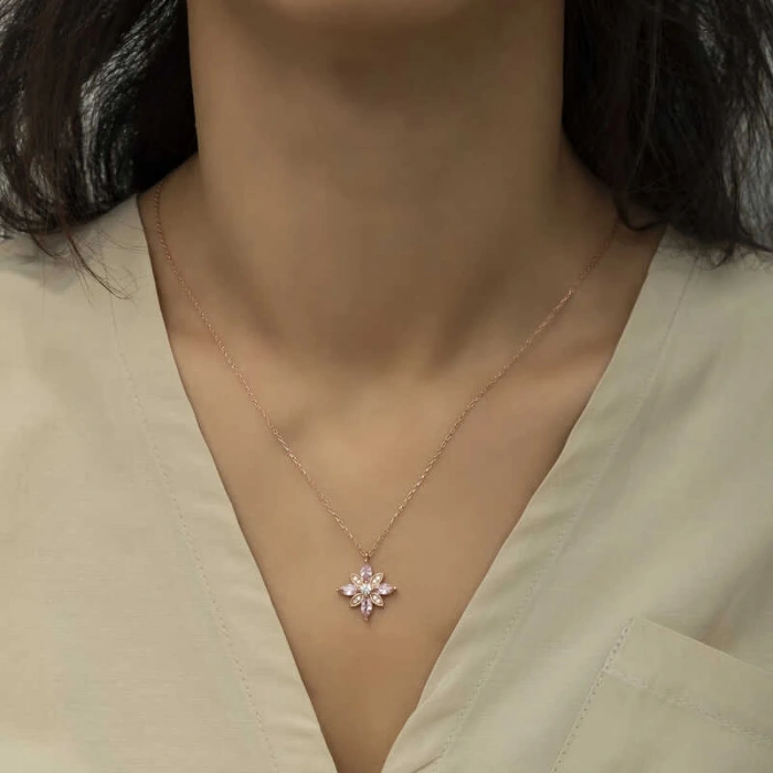 Byhodi 925 Ayar Gümüş Pembe Taşlı Umut Çiçeği Gümüş Kolye T6016 (599599)