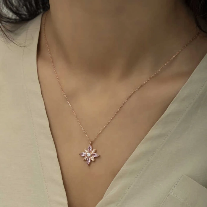 Byhodi 925 Ayar Gümüş Pembe Taşlı Umut Çiçeği Gümüş Kolye T6016 (599599)