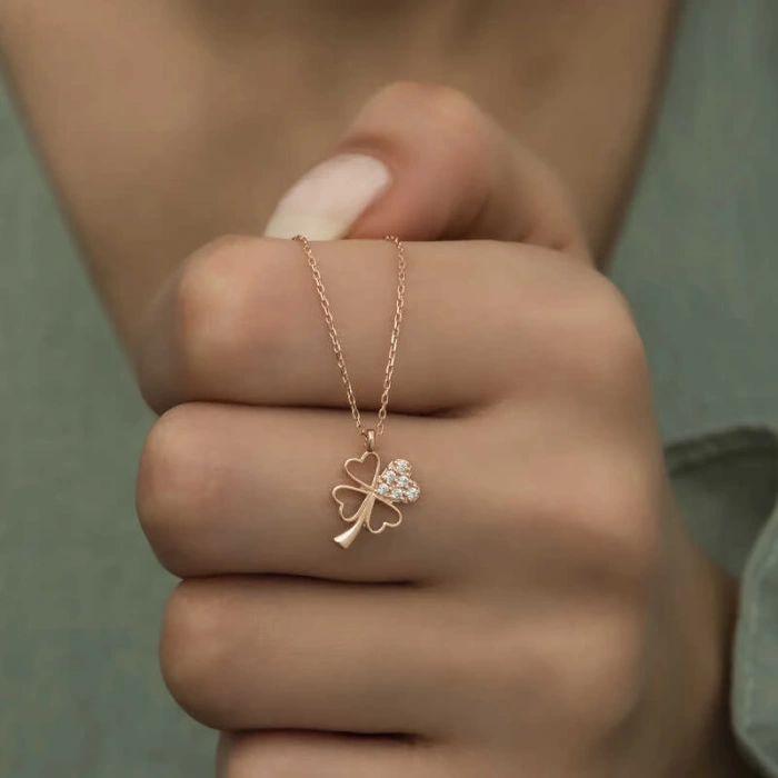 Byhodi 925 Ayar Gümüş Rose Kalpli Dört Yapraklı Yonca Kadın Gümüş Kolye T7077 (599599)