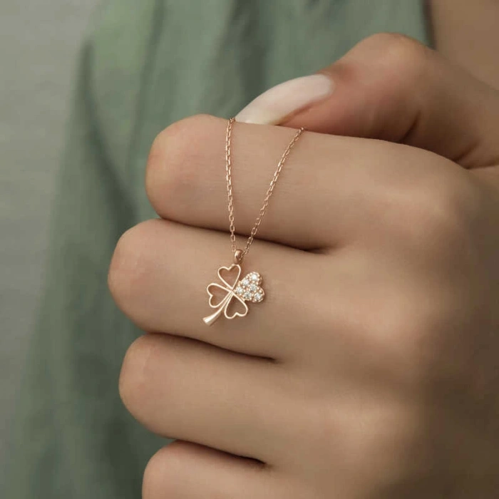 Byhodi 925 Ayar Gümüş Rose Kalpli Dört Yapraklı Yonca Kadın Gümüş Kolye T7077 (599599)