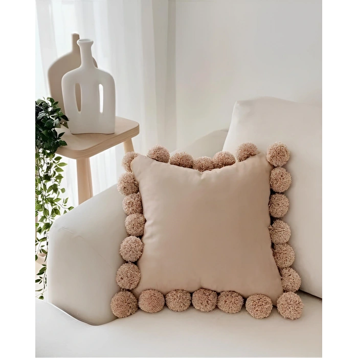 Ponponlu kahverengi kırlent kılıfı 40 x 40