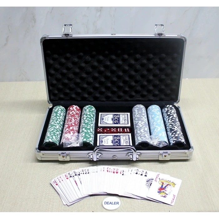 Metal Çantalı 300 Chip Ve 2 Adet İskambil Kağitına Sahip Poker Oyunu Alk3549