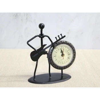 Metal Saatli Gitar Çalan Müzisyen Alk4334