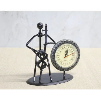 Metal Saatli Keman Çalan Müzisyen Alk4333