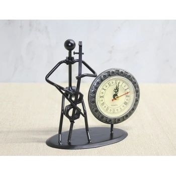 Metal Saatli Keman Çalan Müzisyen Alk4333