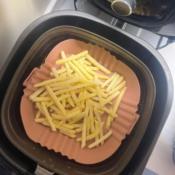 Renkli Isıya Dayanıklı Yıkanılabilir Silikon Fırın Ve Airfryer Kare Model Pişirme Matı 20 Cm