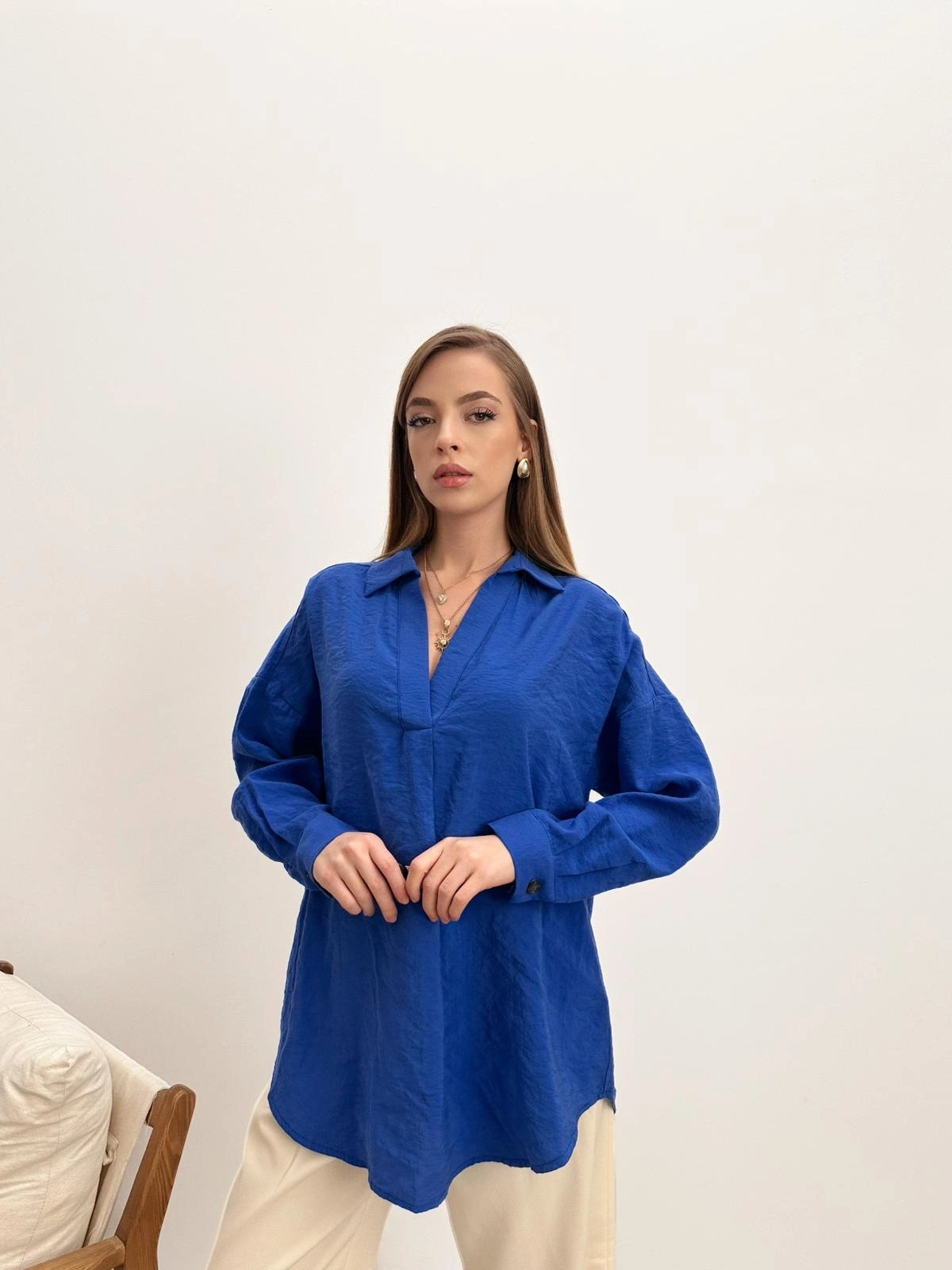 Uzun Kollu V Yaka Oversize (Geniş Kalıp) Saks Gömlek