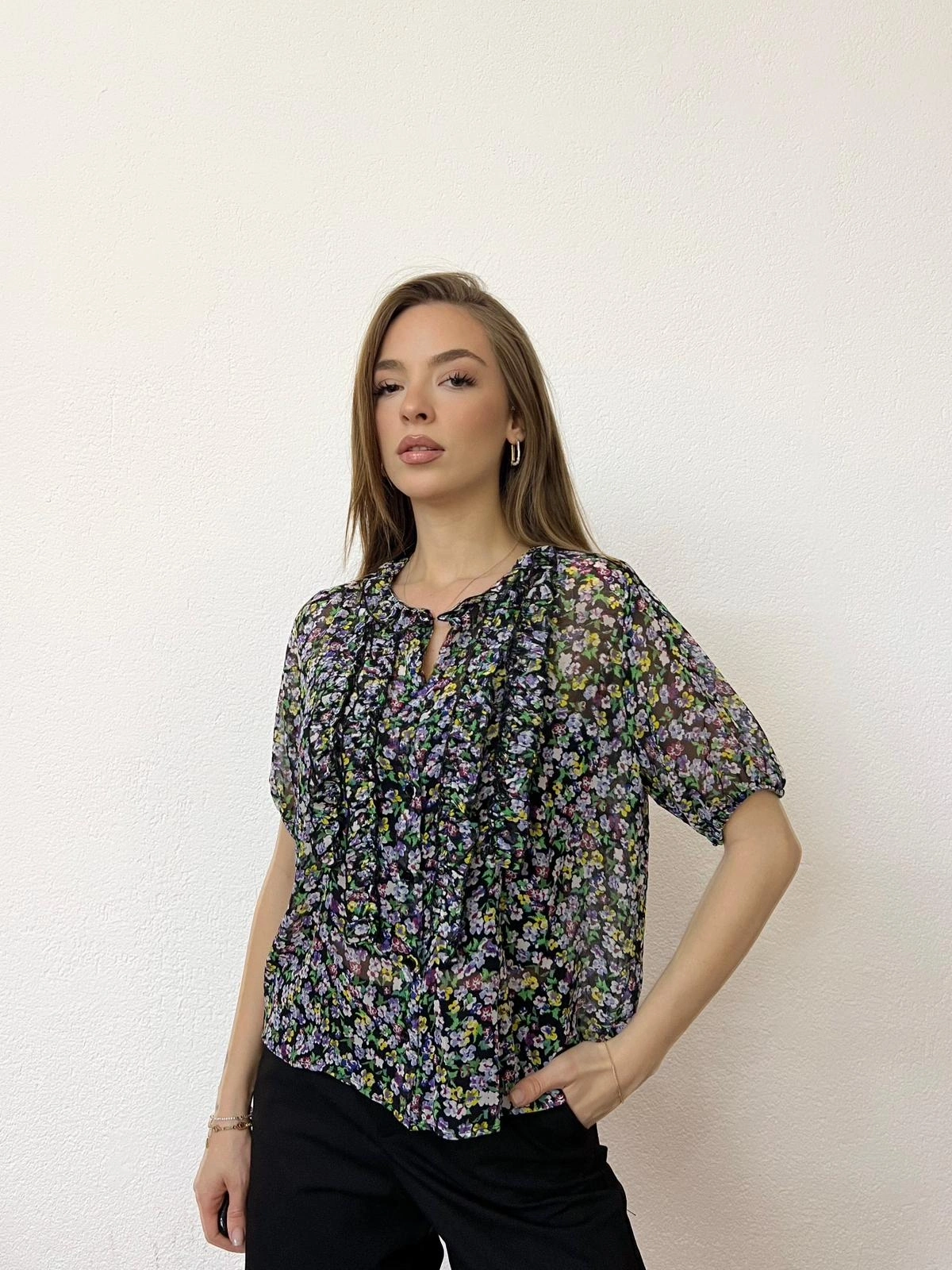 Floral Fırfırlı Düğmeli Astarsız Şifon Bluz