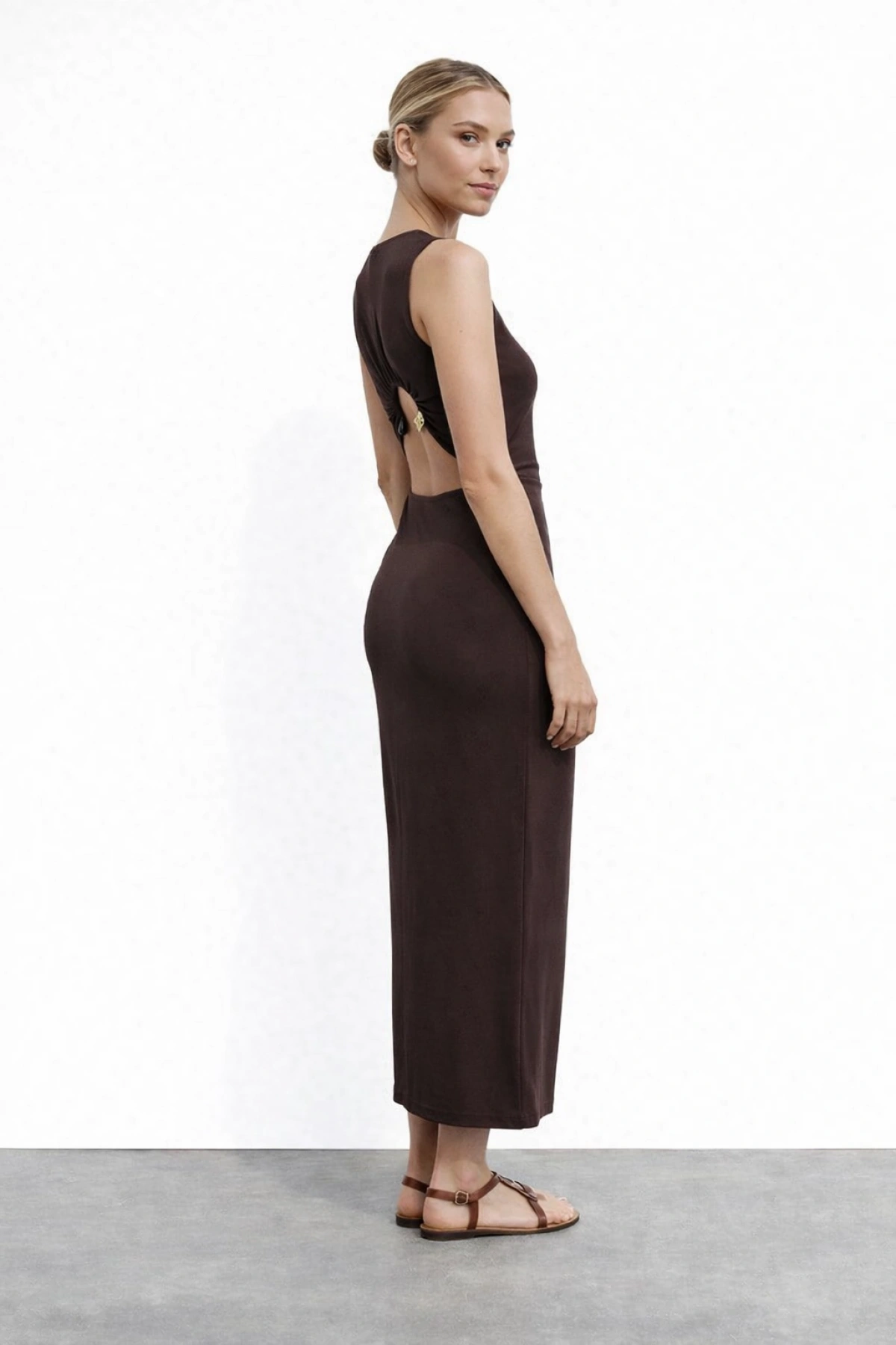 Arka Taş Detaylı Kahverengi Midi Elbise