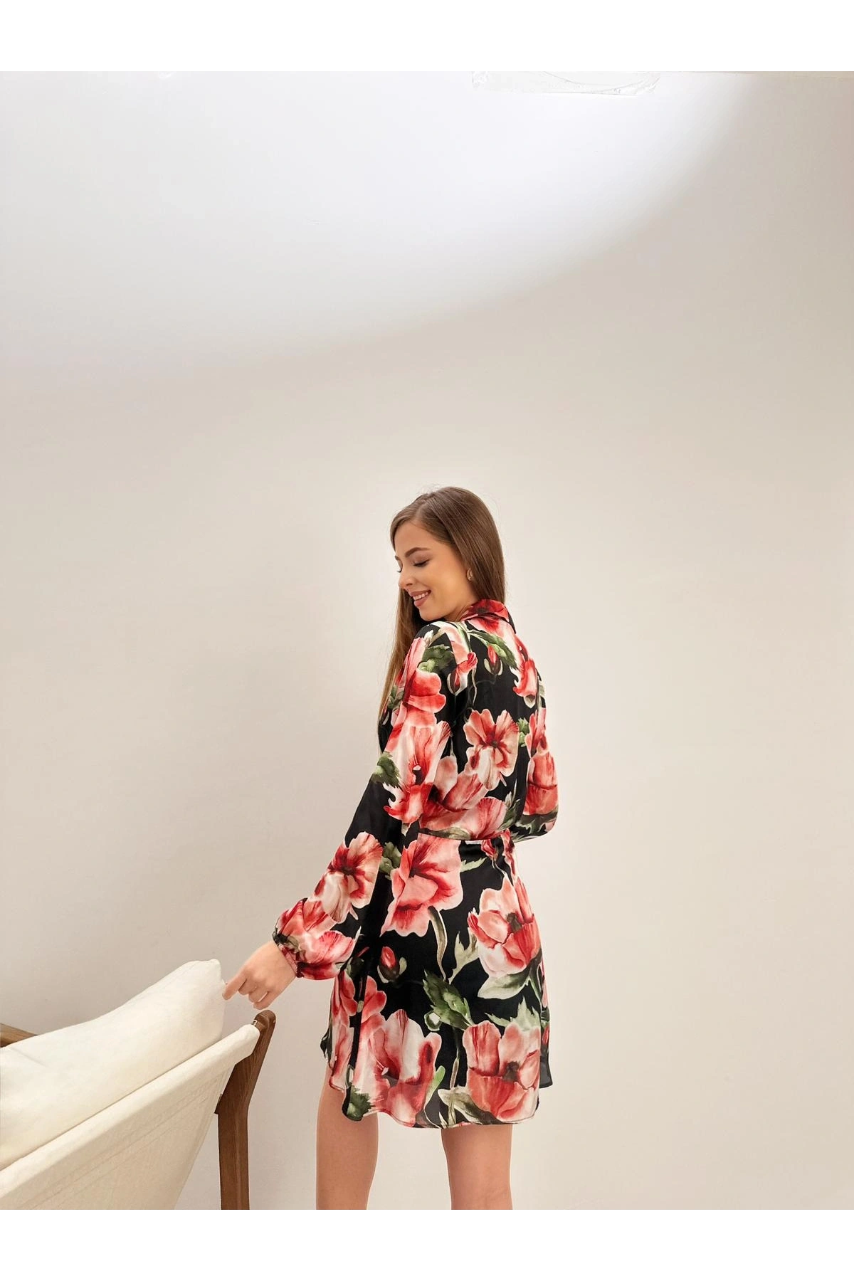 Çiçek Desenli V Yaka Elbise